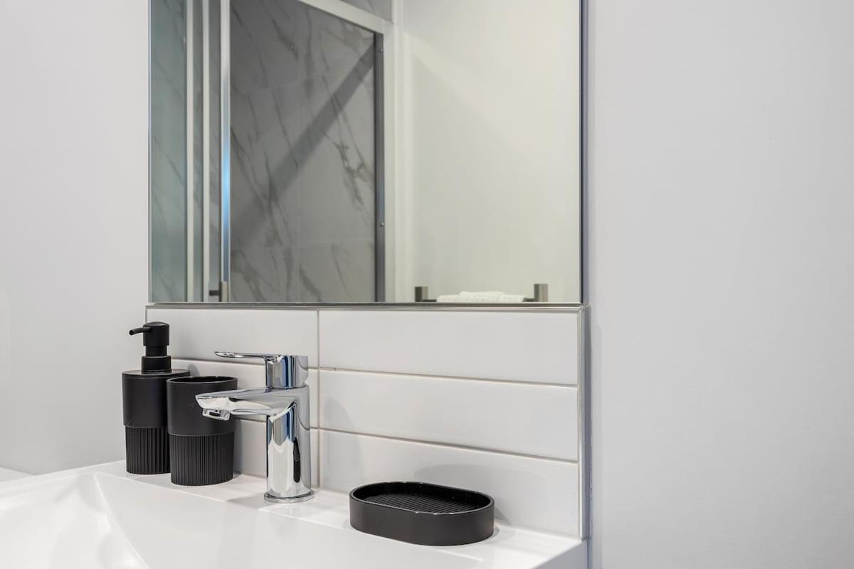 Serene Spaces On Tuam - 2 Bedroom Apartment Christchurch Esterno foto