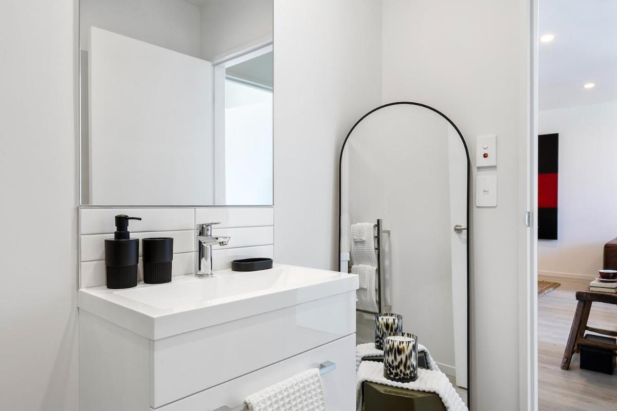 Serene Spaces On Tuam - 2 Bedroom Apartment Christchurch Esterno foto