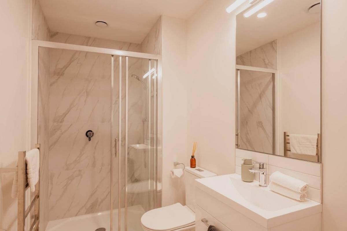 Serene Spaces On Tuam - 2 Bedroom Apartment Christchurch Esterno foto